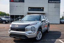New 2025 Mitsubishi Outlander ES