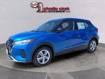 New 2025 Nissan Kicks Play S