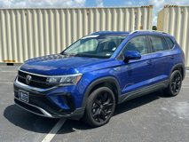 Used 2024 Volkswagen Taos SE w/ Panoramic Sunroof Package
