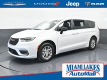 New 2025 Chrysler Pacifica Select