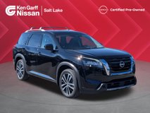 Used 2024 Nissan Pathfinder Platinum w/ Cargo Package
