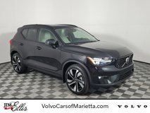 New 2025 Volvo XC40 B5 Plus w/ Climate Package