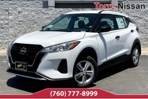 New 2025 Nissan Kicks Play S