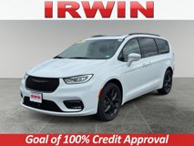 Used 2021 Chrysler Pacifica Limited w/ Uconnect Theater Family Group
