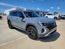 New 2025 Volkswagen Atlas Peak Edition SE