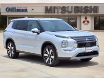 New 2025 Mitsubishi Outlander SE