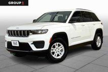 New 2025 Jeep Grand Cherokee Laredo w/ MOPAR Finishing Package