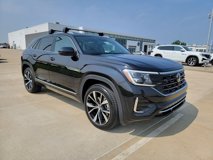 New 2025 Volkswagen Atlas Cross Sport SEL Premium R-Line