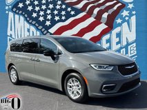 New 2025 Chrysler Pacifica Select