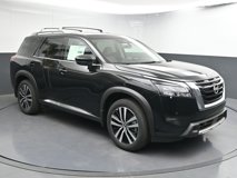 New 2025 Nissan Pathfinder Platinum w/ Cargo Package