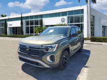 New 2025 Volkswagen Atlas Peak Edition SE