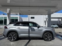 New 2025 Volkswagen Atlas Cross Sport SEL Premium R-Line