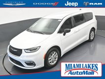 New 2025 Chrysler Pacifica Select