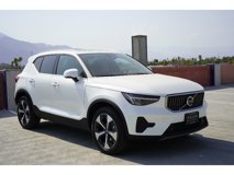 New 2025 Volvo XC40 B5 Core w/ Climate Package
