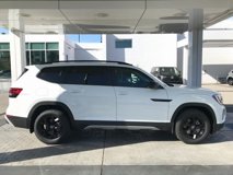 New 2025 Volkswagen Atlas Peak Edition SE