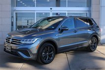 Used 2024 Volkswagen Tiguan SE w/ Panoramic Sunroof Package