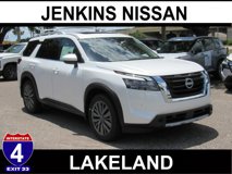 New 2025 Nissan Pathfinder SL w/ SL Premium Package