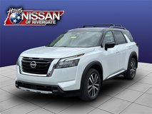 New 2025 Nissan Pathfinder Platinum w/ Cargo Package