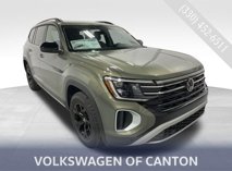 New 2025 Volkswagen Atlas Peak Edition SE