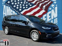 New 2025 Chrysler Pacifica Select