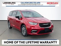 New 2025 Chrysler Pacifica Select