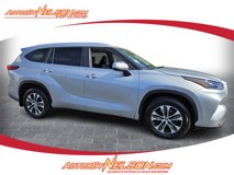Used 2023 Toyota Highlander XLE