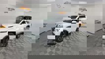 New 2025 Nissan Pathfinder SV