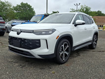 New 2025 Volkswagen Tiguan SE