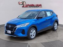 New 2025 Nissan Kicks Play S