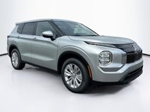 New 2025 Mitsubishi Outlander ES