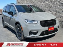 New 2025 Chrysler Pacifica Limited