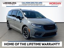 New 2025 Chrysler Pacifica Select