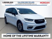 New 2025 Chrysler Pacifica Select