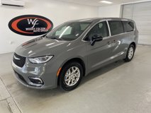 New 2025 Chrysler Pacifica Select