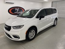 New 2025 Chrysler Pacifica Select
