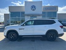 New 2025 Volkswagen Atlas Peak Edition SE
