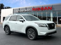 New 2025 Nissan Pathfinder SL w/ SL Premium Package