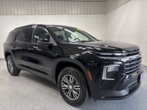 Used 2025 Chevrolet Traverse LT