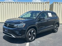Used 2024 Volkswagen Taos SE w/ Panoramic Sunroof Package
