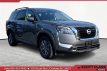 Used 2024 Nissan Pathfinder SV
