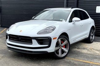 Certified 2025 Porsche Macan S image 1