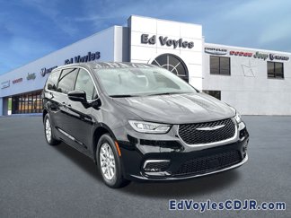 New 2026 Chrysler Pacifica Select image 1
