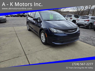 Used 2017 Chrysler Pacifica Touring image 1