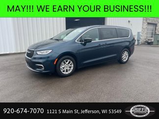 New 2025 Chrysler Pacifica Select image 1