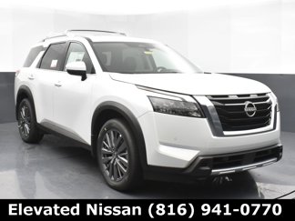 New 2025 Nissan Pathfinder SL image 1