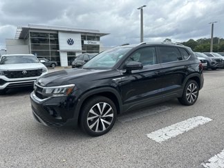 Used 2024 Volkswagen Taos SE image 1