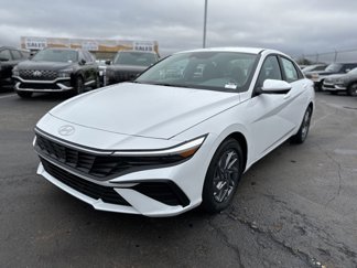 Used 2024 Hyundai Elantra SEL image 1