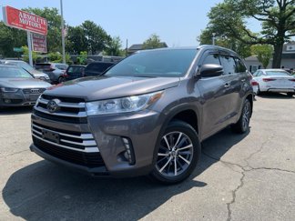 Used 2018 Toyota Highlander XLE image 1