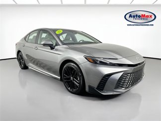 Used 2025 Toyota Camry SE w/ Convenience Package image 1