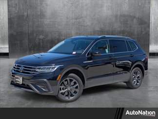 Used 2023 Volkswagen Tiguan SE image 1